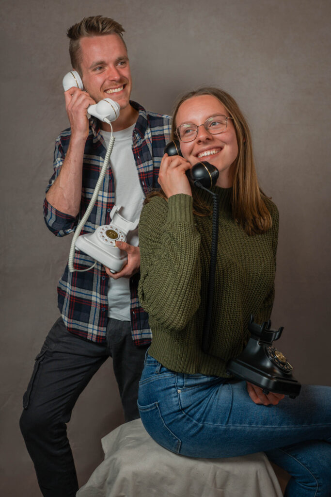 Louis und Cora mit den Plauderstationen