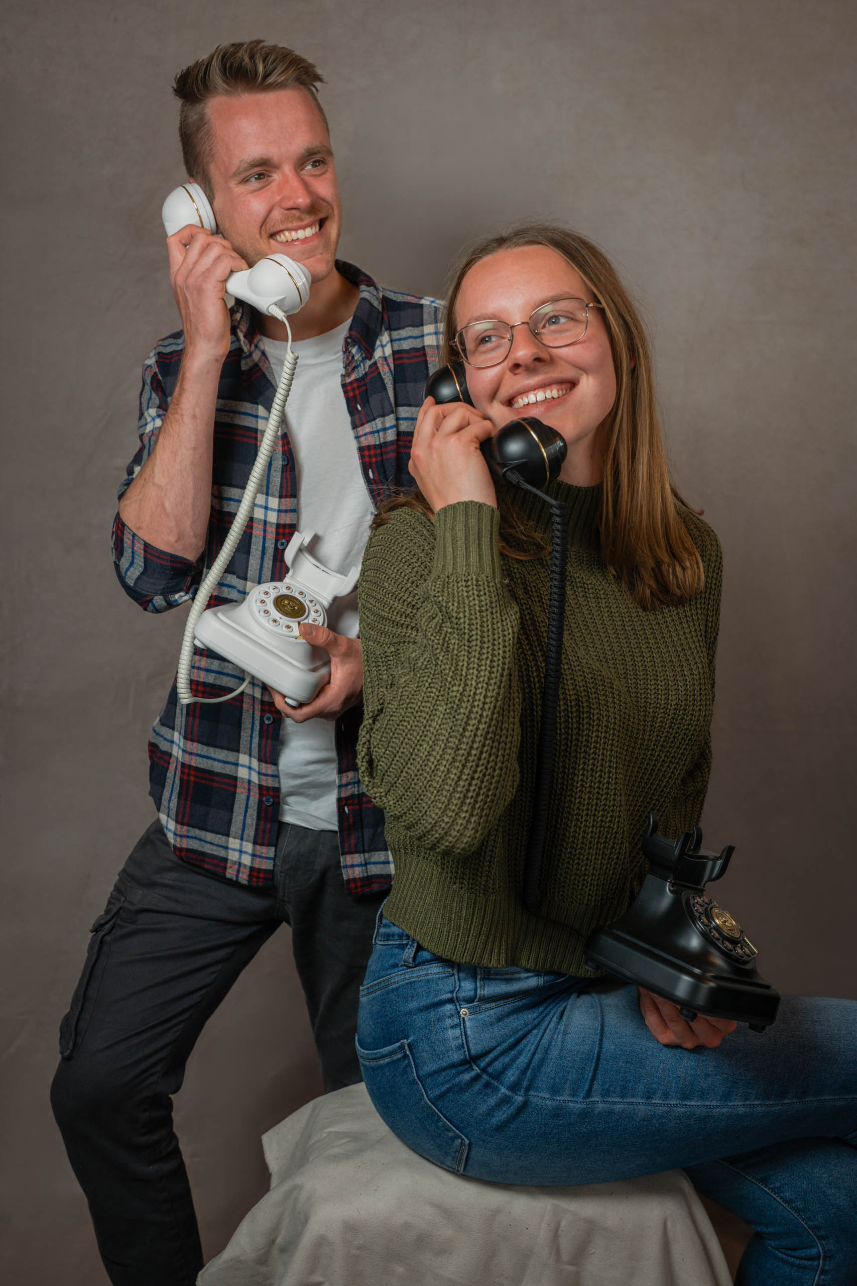 Louis und Cora mit den Plauderstationen